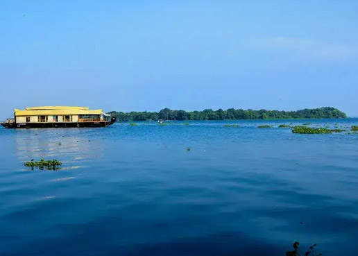 Pathiramanal Island